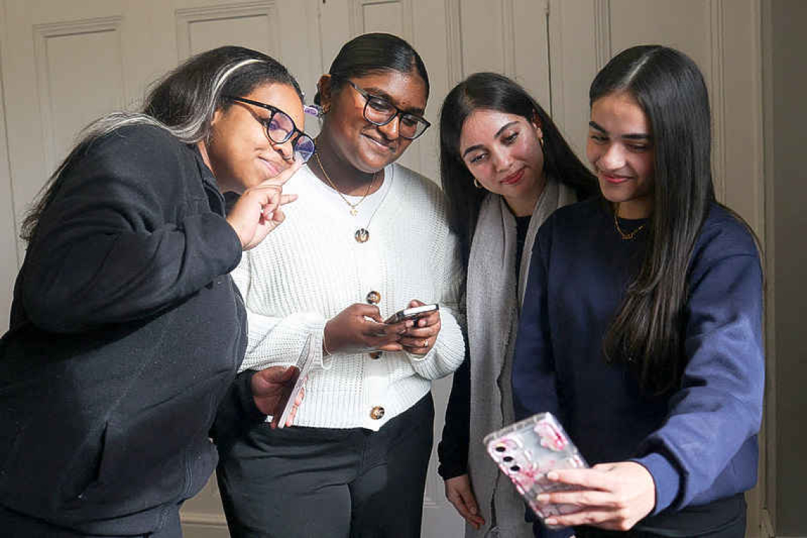 Social media as bad for children  as smoking, British doctors say